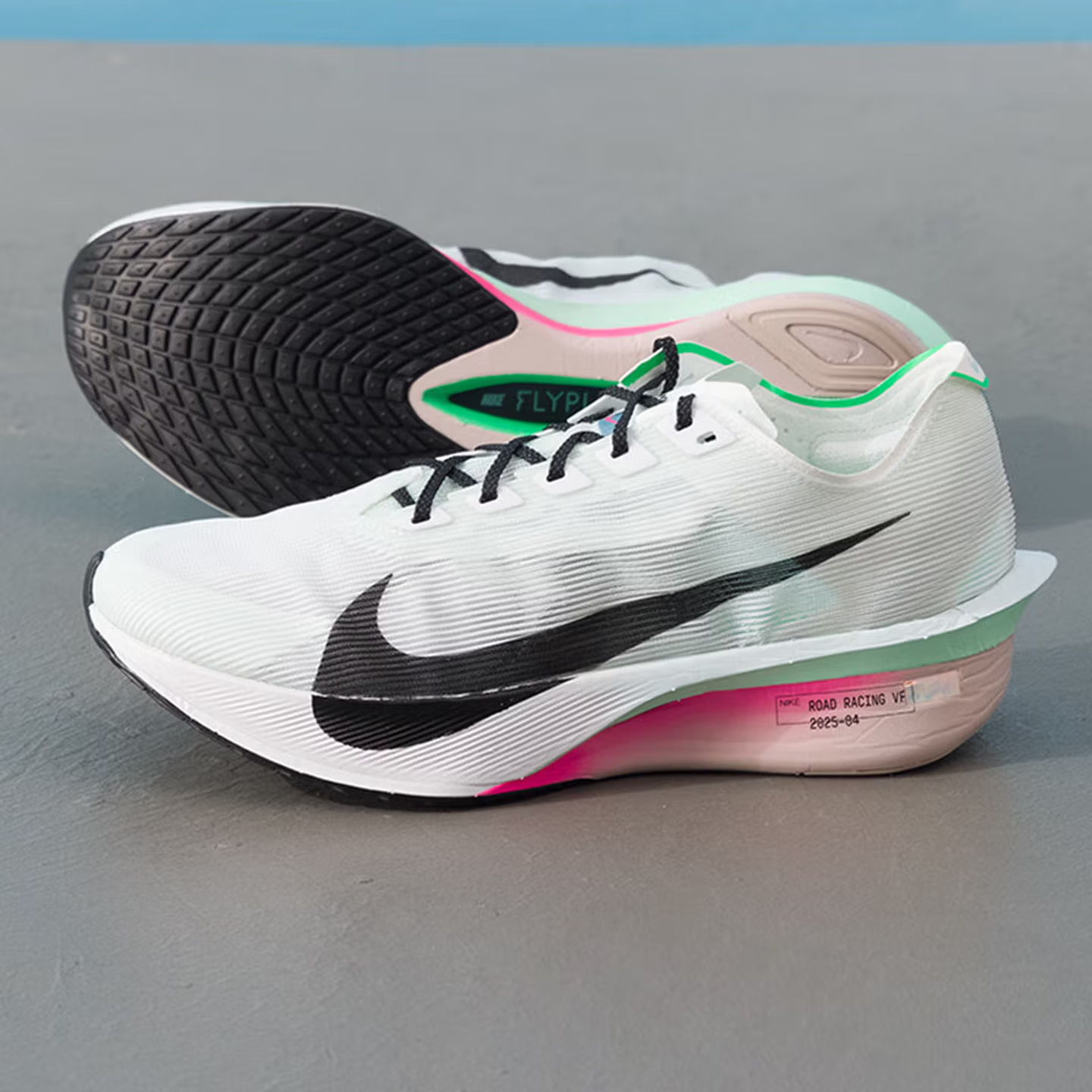 NIKE VAPORFLY 4 Men's Running  - огляд і ціна Lightweight Road Running Shoes