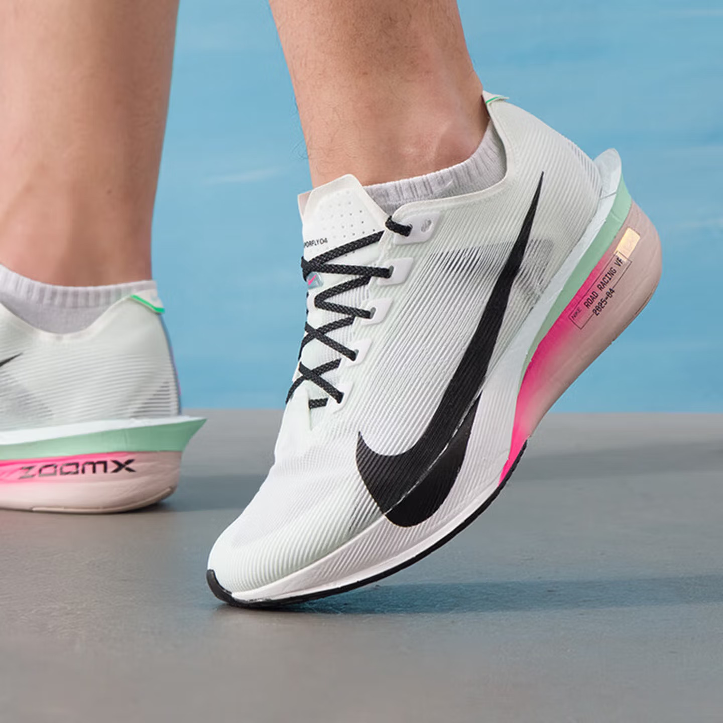 NIKE VAPORFLY 4 Men's Running  - огляд і ціна Lightweight Road Running Shoes