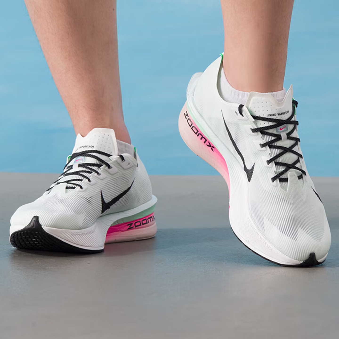 NIKE VAPORFLY 4 Men's Running  - огляд і ціна Lightweight Road Running Shoes